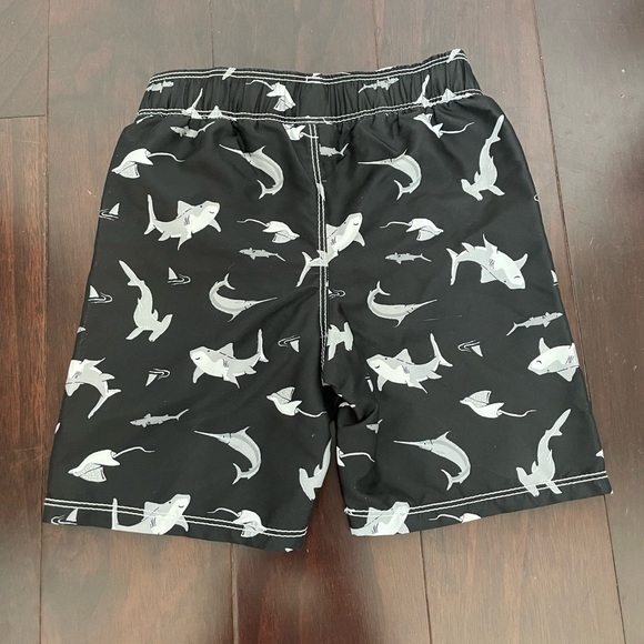 Old Navy Sharks swim trunk, size 4 - Picture 4 of 4